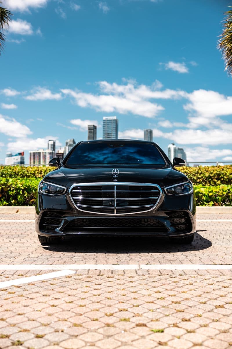 Mercedes S580 (Black/Black)