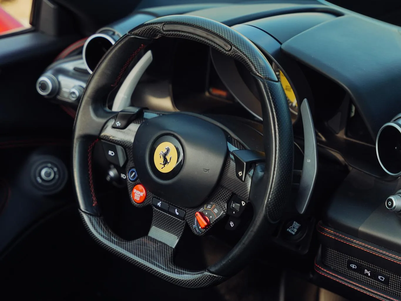 Ferrari F8 Spider (Red) - photo 3