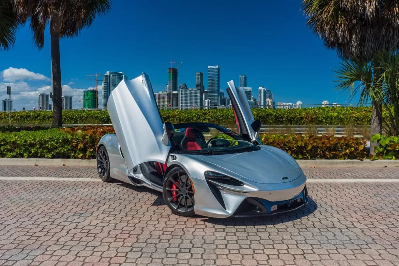 McLaren Artura Spider - photo 2