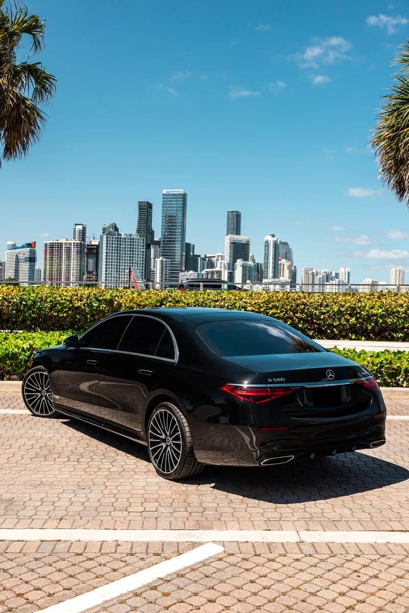 Mercedes S580 (Black/Black) - photo 2