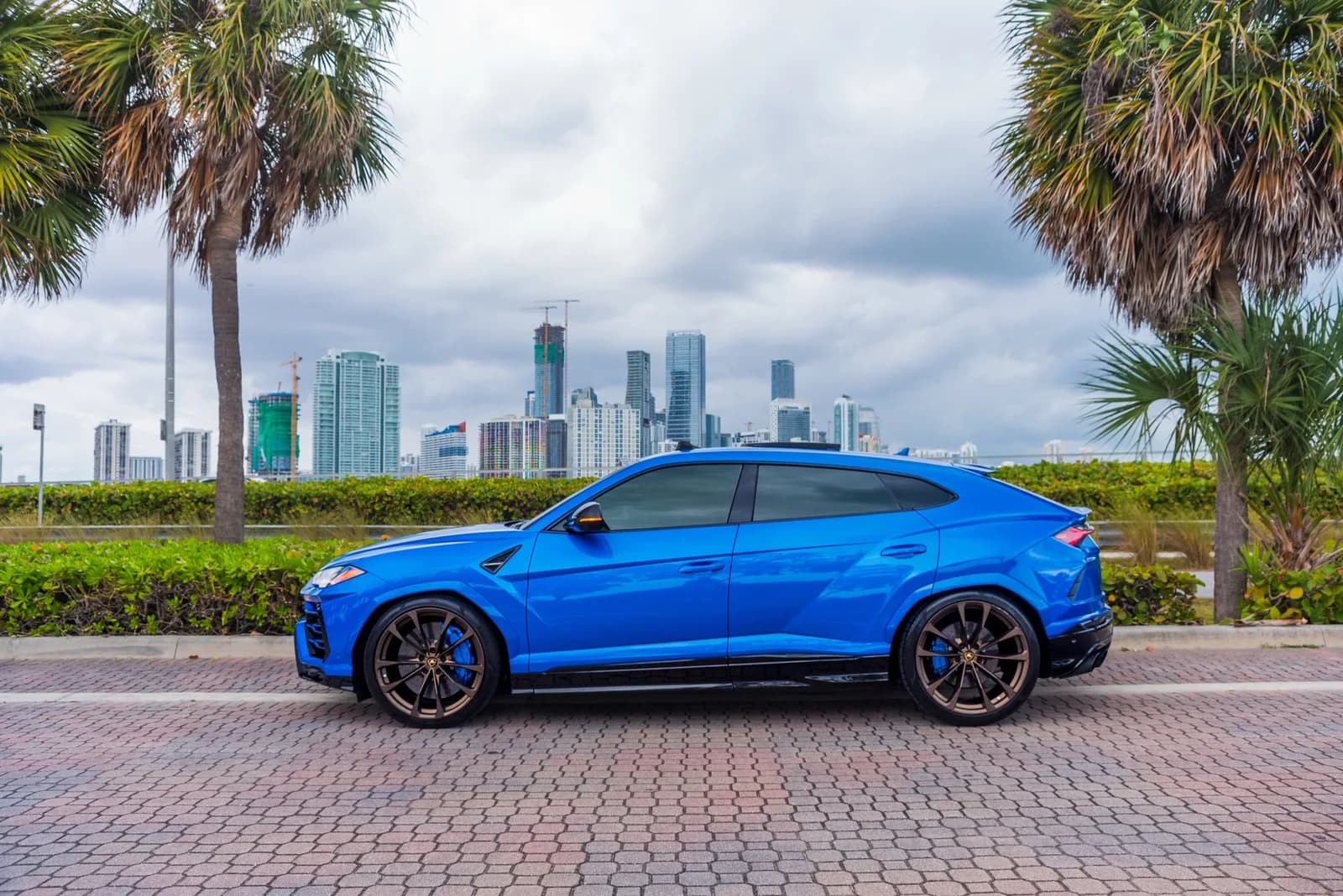 Lamborghini Urus Blue - photo