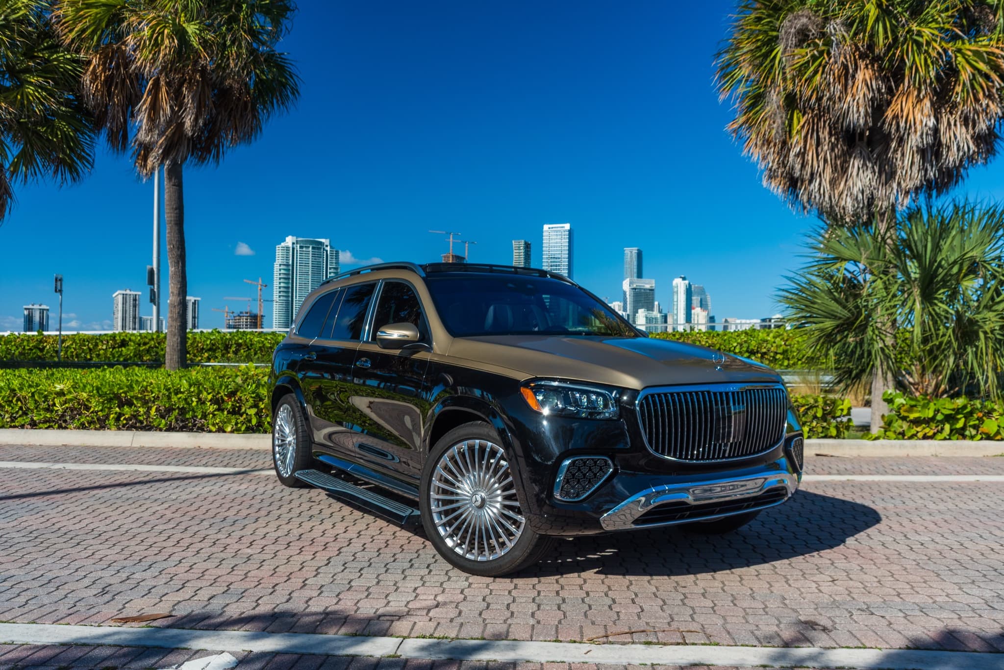 Mercedes-Maybach (Gold/Black)